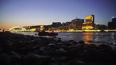 夜晚的黄河风景线视频的预览图